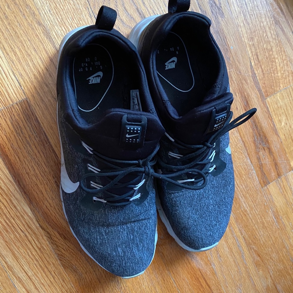 Men’s Nike Air Shoes Size 9